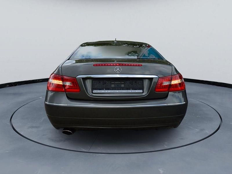 Gebraucht Mercedes E200 184 PS (135 kW) 2013 Grau Coupé