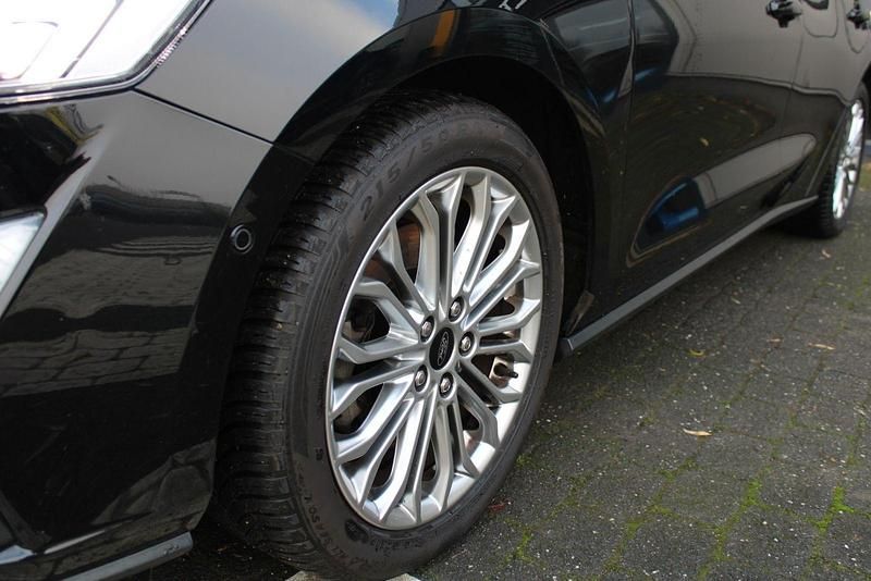 Gebraucht Ford Focus Titanium 125 PS (91 kW) 2019 Iridiumschwarz Kombi