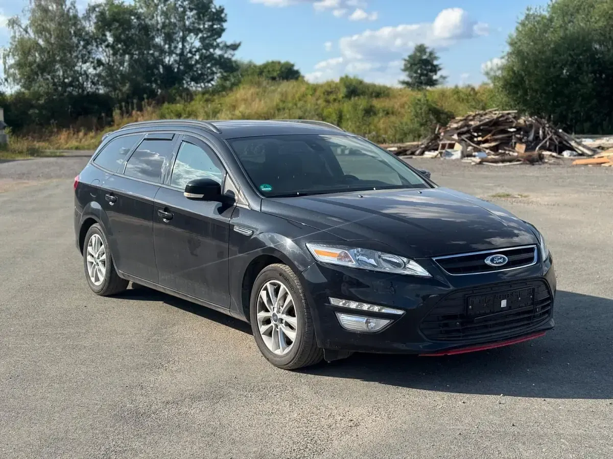 Gebraucht Ford Mondeo 138 PS (101 kW) 2012 Schwarz Kombi