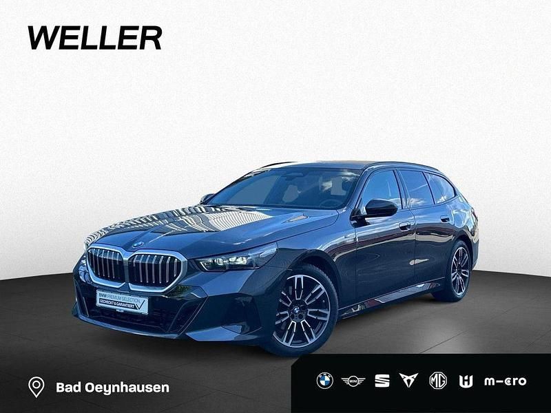 Sophistograu brillanteffekt (grau) Gebraucht 2024 BMW 520 M Sport Kombi | 52.990 € (Superpreis) - Bild 1/4