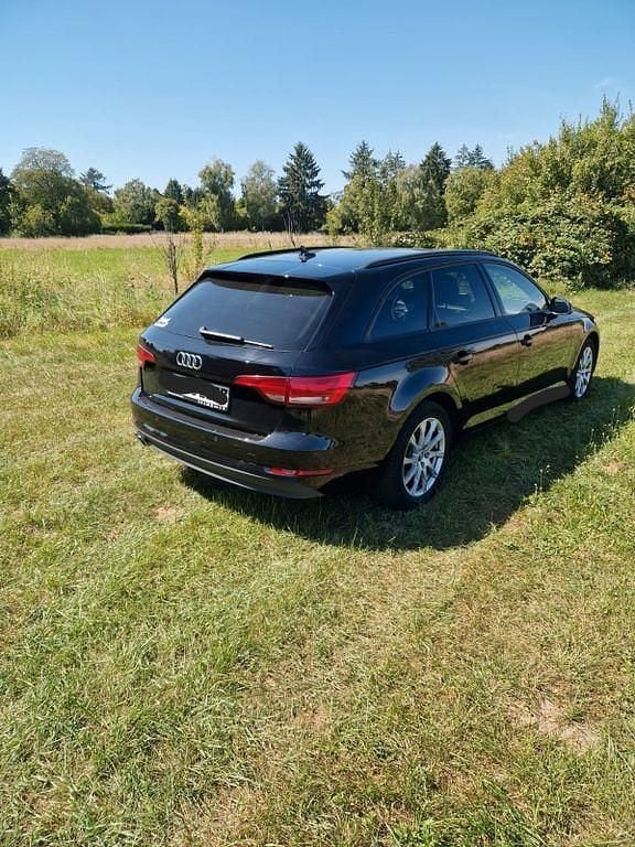 Schwarz Gebraucht 2017 Audi A4 Ambiente Kombi | 15.900 € (Superpreis) - Bild 1/3