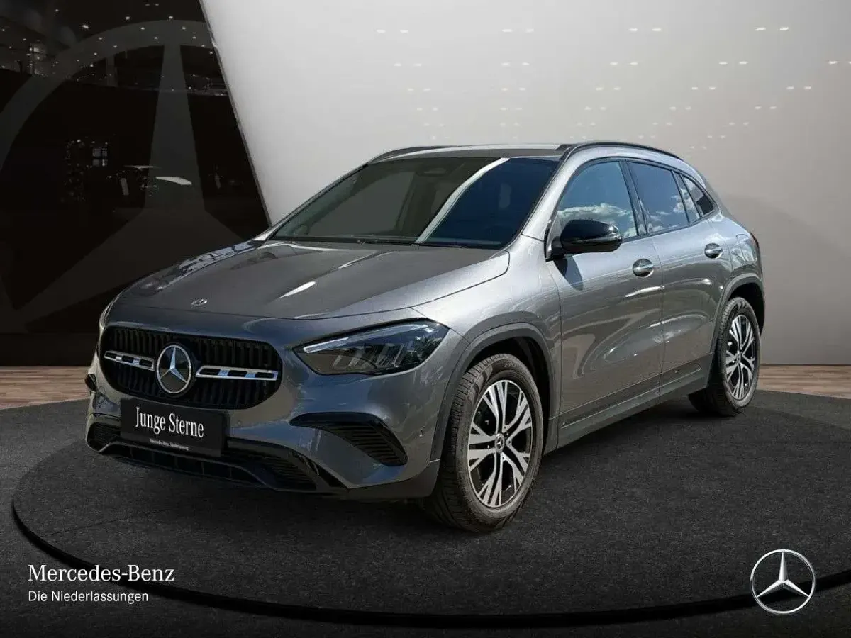 Gebraucht Mercedes GLA180 Progressive 136 PS (100 kW) 2025 Grau SUV