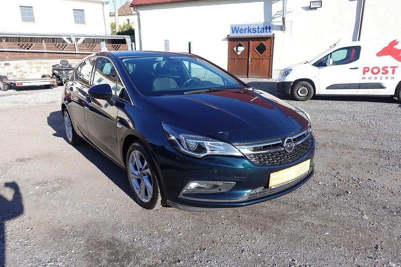 Gebraucht Opel Astra 125 PS (91 kW) 2017 Grün Limousine
