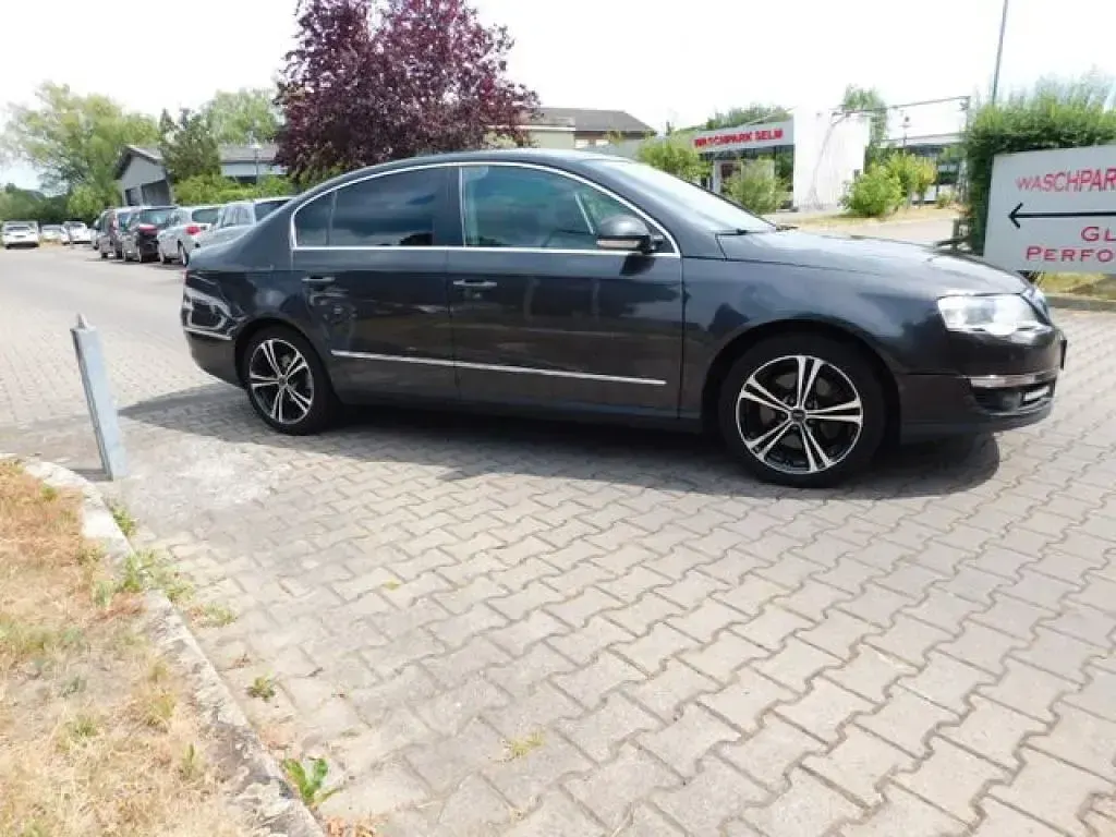 Gebraucht VW Passat Highline 150 PS (110 kW) 2005 Moccaanthrazit perleffekt (metallic) Limousine