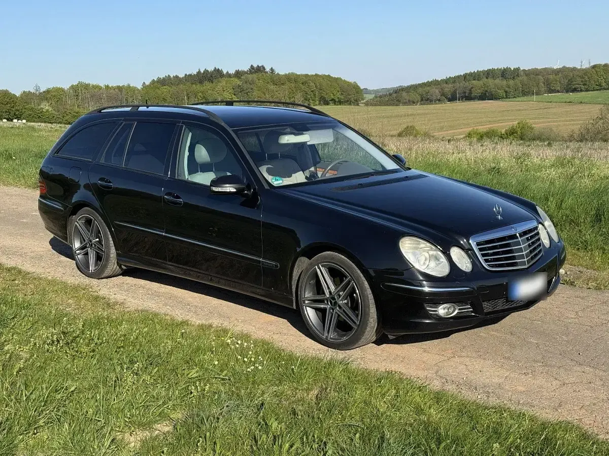 Second-hand Mercedes E220 Elegance 170 CP (125 kW) 2006 Negru Break