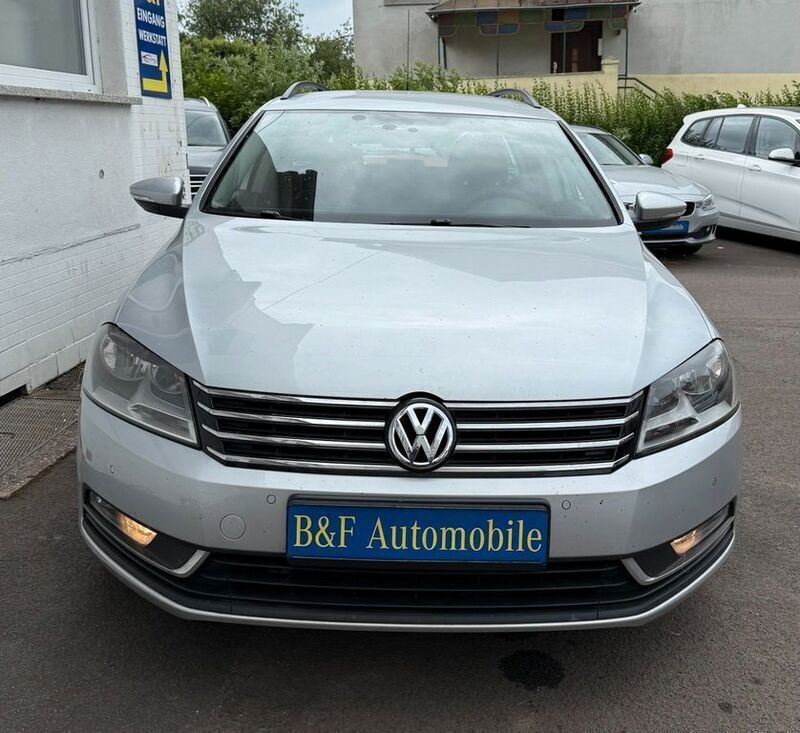 Silber Gebraucht 2013 VW Passat Trendline Kombi | 9.850 € (Fairer Preis) - Bild 1/4
