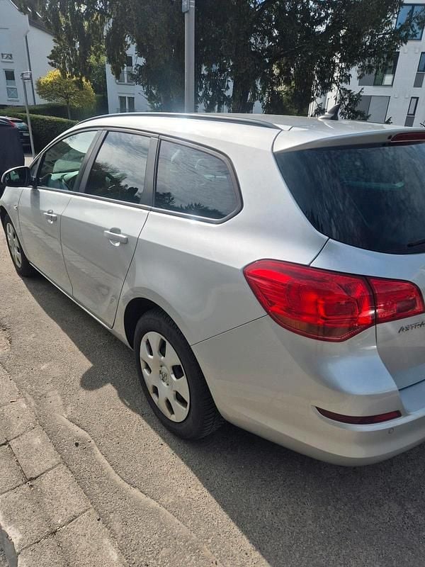 Gebraucht Opel Astra 131 PS (96 kW) 2011 Silber Kombi