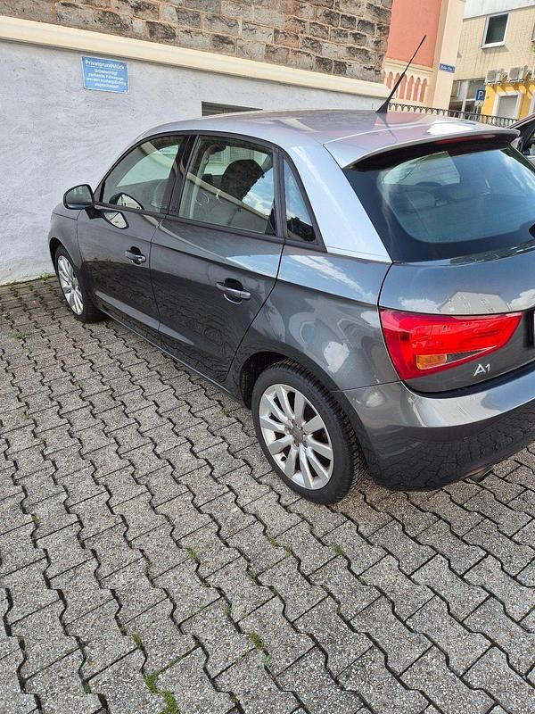Gebraucht 2013 Audi A1 Ambition Kleinwagen | 10.765 € (Fairer Preis) - Bild 1/4