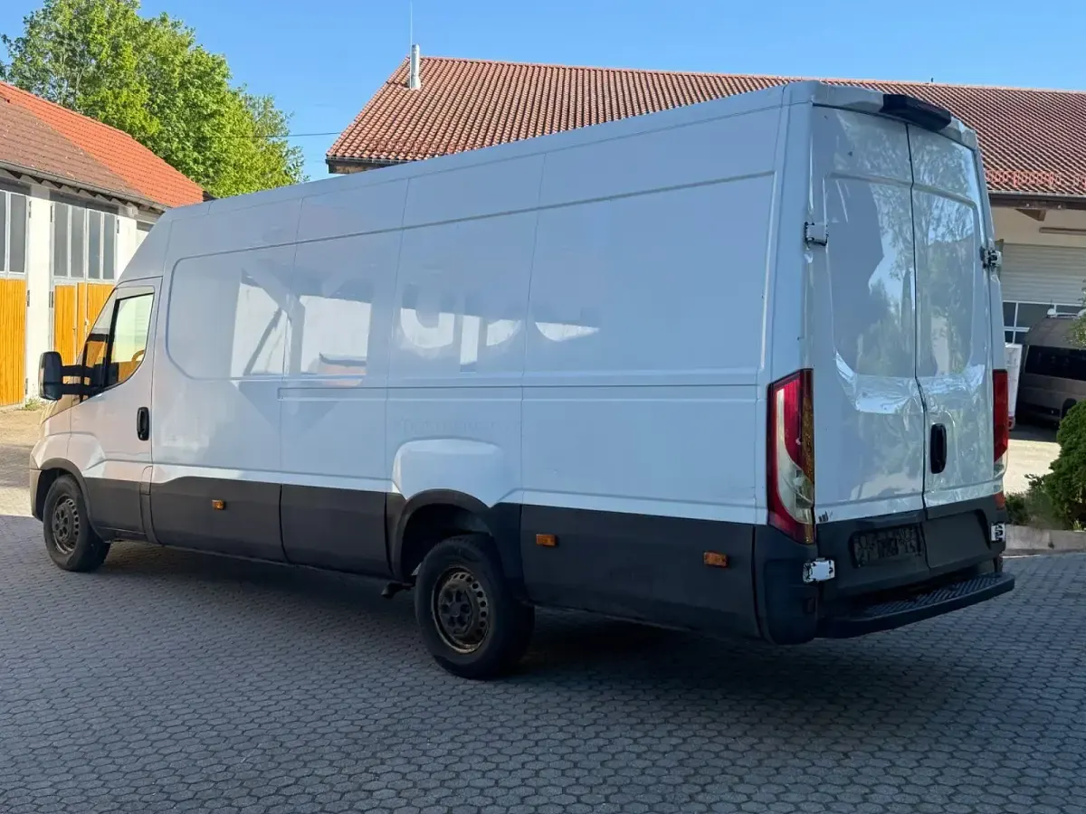 Occasion Iveco Daily 116 ch (85 kW) 2019 Blanc Monospace
