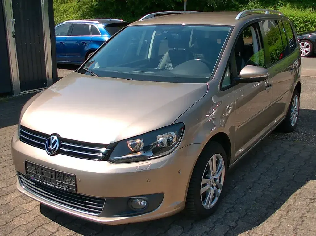 Gebraucht VW Touran Life 140 PS (102 kW) 2013 Titanium beige Van / Kleinbus