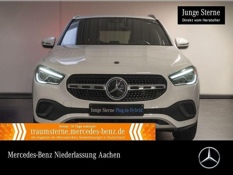 Polarweiß Gebraucht 2021 Mercedes GLA250 Style SUV | 29.990 € (Guter Preis) - Bild 1/4