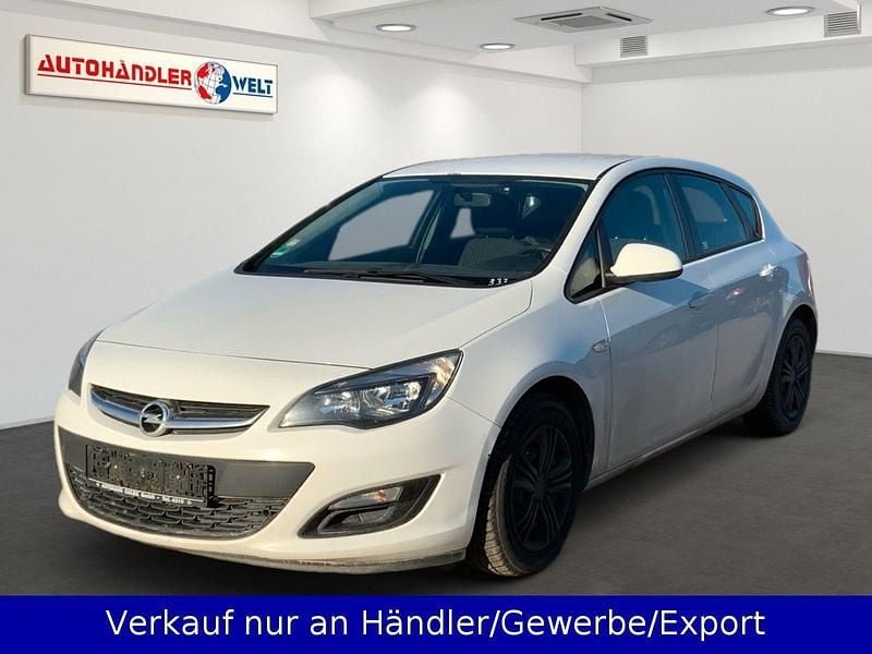 Weiß Gebraucht 2015 Opel Astra Selection Limousine | 4.699 € (Superpreis) - Bild 1/3