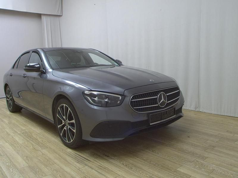 Gebraucht Mercedes E220 Avantgarde 200 PS (147 kW) 2022 Grau Limousine