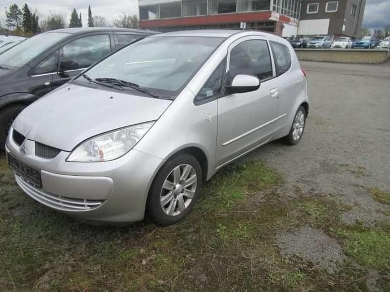 Gebraucht Mitsubishi Colt Invite 95 PS (69 kW) 2006 Haagsilber (m) Kleinwagen