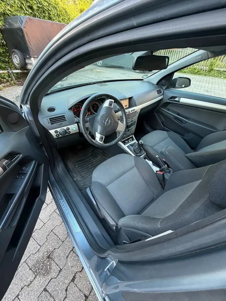 Gebraucht Opel Astra 101 PS (74 kW) 2007 Silber Kombi