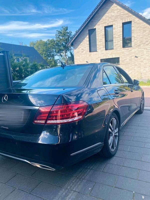 Second-hand Mercedes E300 231 CP (169 kW) 2015 Negru Berlinǎ