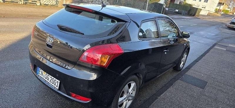 Gebraucht Kia Ceed Edition 7 90 PS (66 kW) 2011 Schwarz Kleinwagen