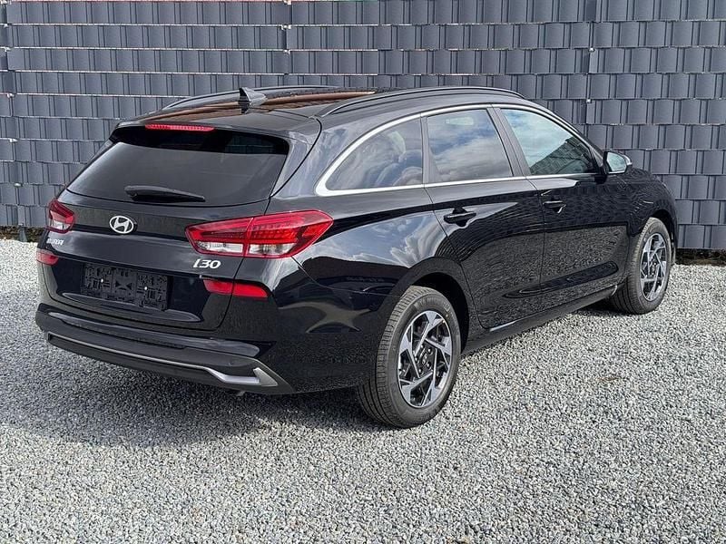 Neu Hyundai i30 140 PS (102 kW) 2025 Abyss black pearl Kombi