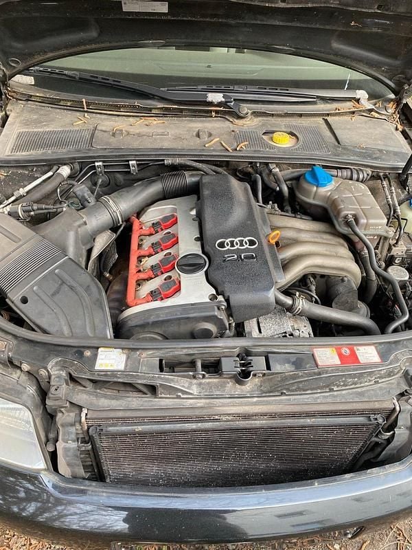 Gebraucht Audi A4 131 PS (96 kW) 2002 Schwarz Kombi