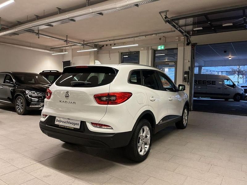 Gebraucht Renault Kadjar Zen 140 PS (102 kW) 2021 Weiß SUV