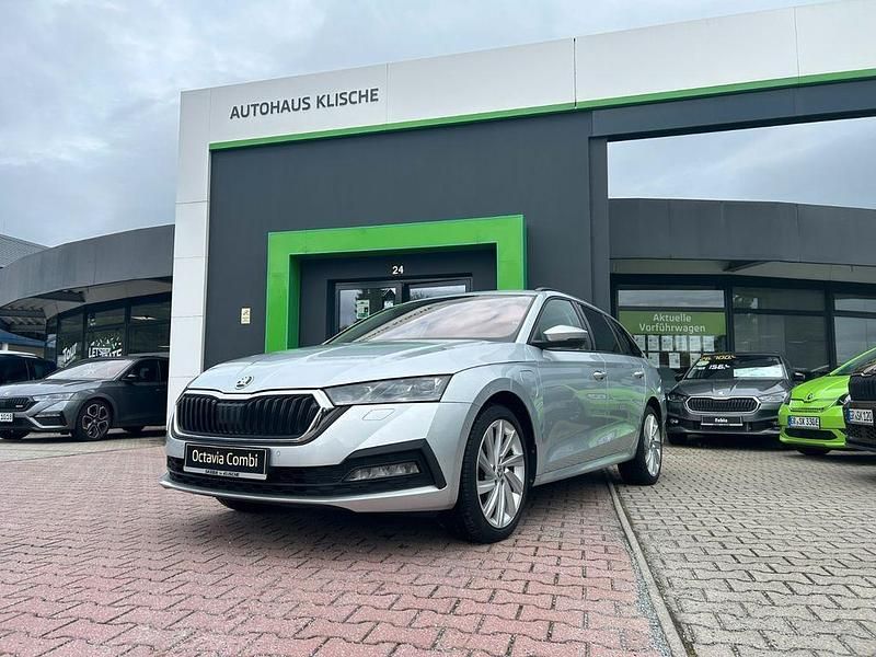Silber Gebraucht 2021 Skoda Octavia Ambition Kombi | 23.800 € (Teuer) - Bild 1/4