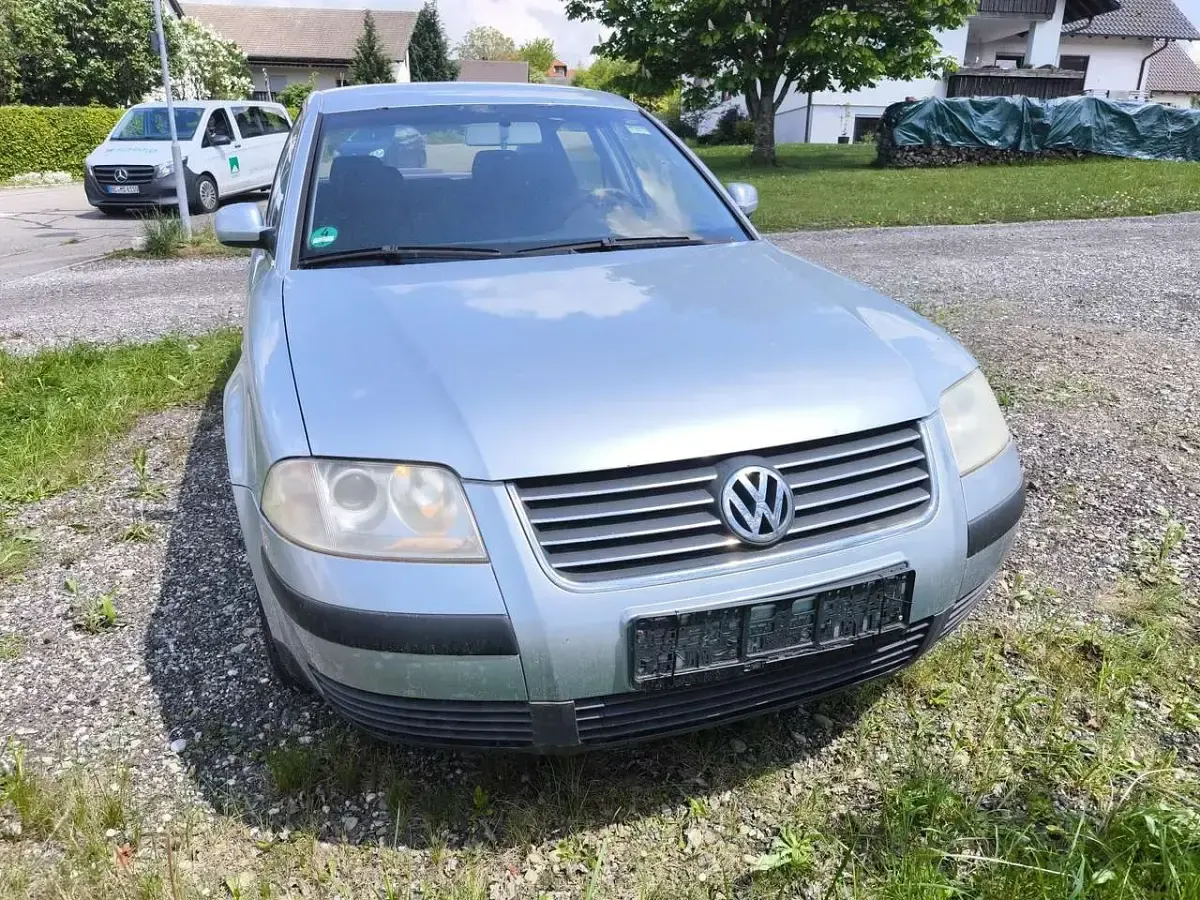 Gebraucht VW Passat Highline 116 PS (85 kW) 2002 Blau Limousine