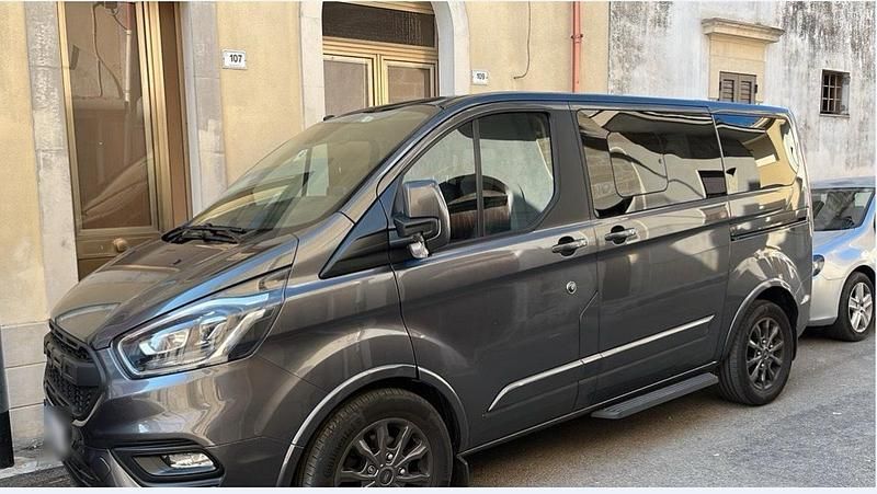 Gebraucht Ford Tourneo Titanium 170 PS (125 kW) 2018 Grau Van / Kleinbus