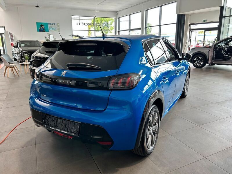 Gebraucht Peugeot e-208 Allure+ 100 kW (136 PS) 2023 Blau Kleinwagen