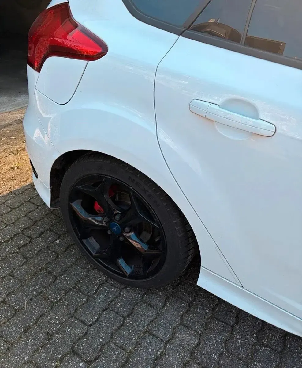 Gebraucht Ford Focus ST 250 PS (183 kW) 2016 Weiß Limousine