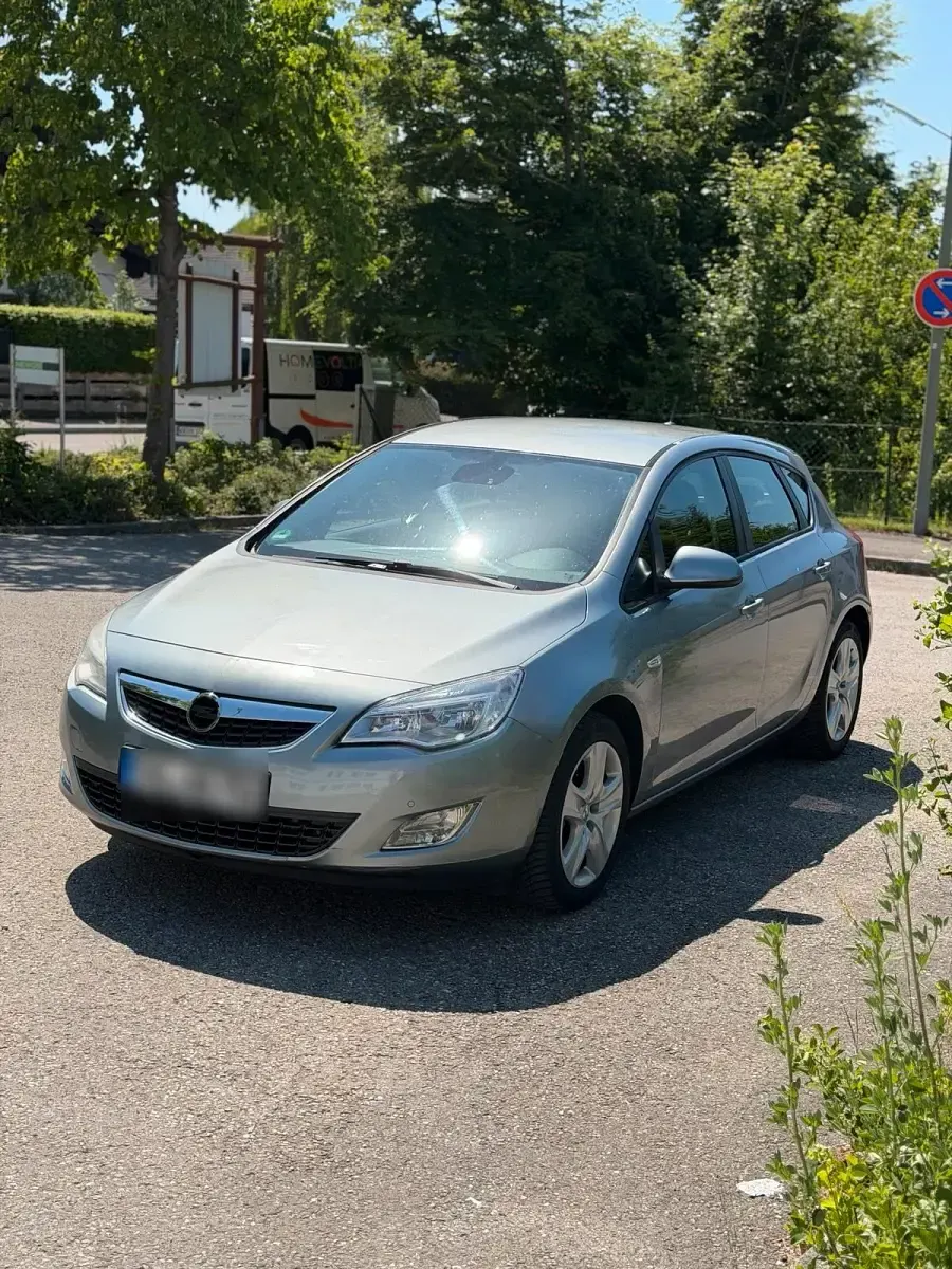 Gebraucht Opel Astra 180 PS (132 kW) 2010 Silber Limousine