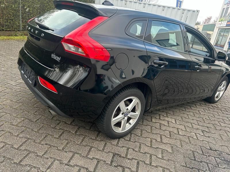 Gebraucht Volvo V40 You! 150 PS (110 kW) 2015 Schwarz Limousine