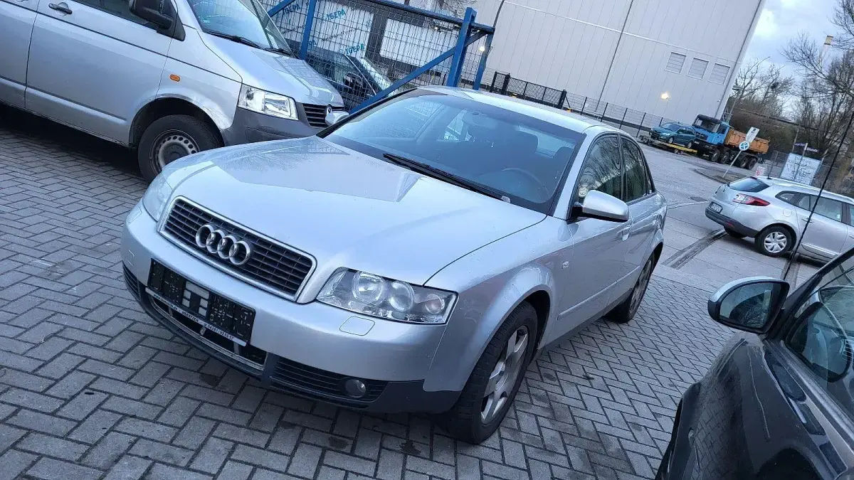 Käytetty Audi A4 131 HP (96 kW) 2001 Hopea Sedan