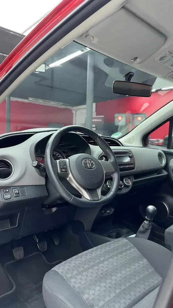 Gebraucht Toyota Yaris 99 PS (72 kW) 2017 Rot Kleinwagen