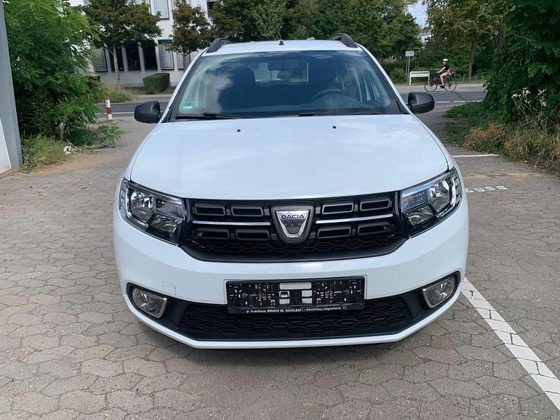 Weiß Gebraucht 2020 Dacia Logan MCV Essentiel Kombi | 9.199 € (Fairer Preis) - Bild 1/4