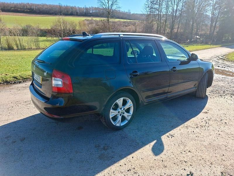 Gebraucht Skoda Octavia Elegance 140 PS (102 kW) 2012 Schwarz Kombi