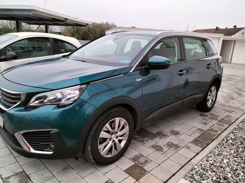 Grün Gebraucht 2019 Peugeot 5008 Active Van / Kleinbus | 16.200 € (Fairer Preis) - Bild 1/4