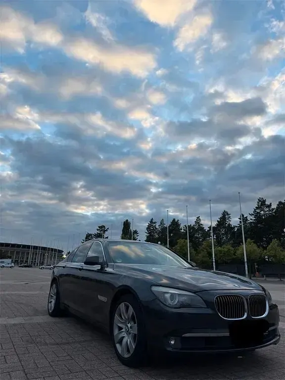 Gebraucht BMW 730 245 PS (180 kW) 2011 Schwarz Limousine