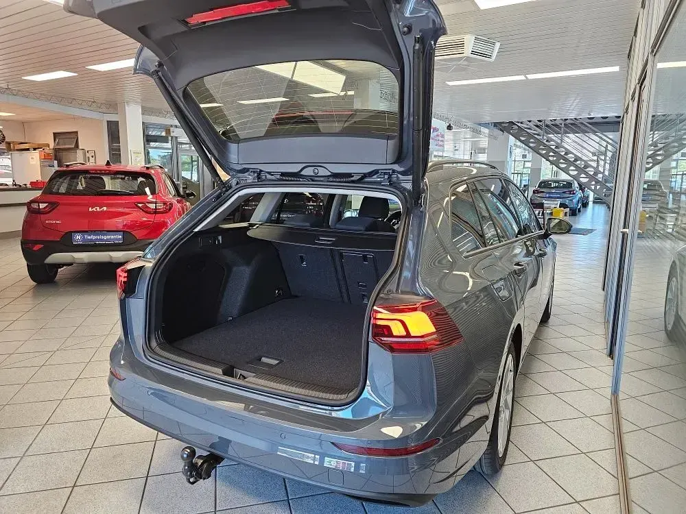 Neu VW Golf VIII Life 150 PS (110 kW) 2026 Delfingraumet. Kombi