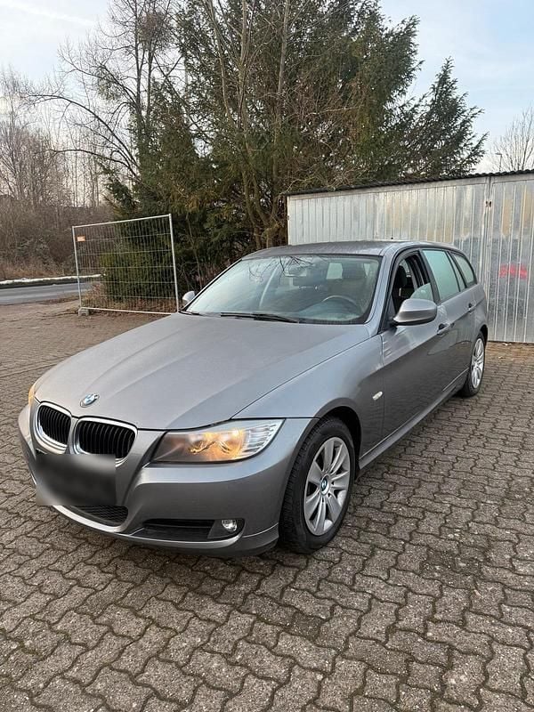 Gebraucht BMW 318 143 PS (105 kW) 2010 Grau Kombi