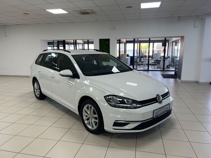 Weiß Gebraucht 2019 VW Golf VII Comfortline Kombi | 14.699 € (Fairer Preis) - Bild 1/4