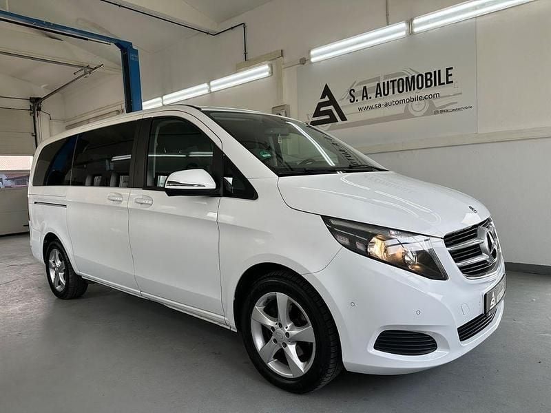 Weiß Gebraucht 2017 Mercedes V200 Van / Kleinbus | 26.499 € (Fairer Preis) - Bild 1/4
