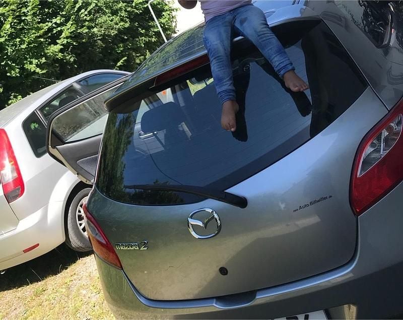 Grau Gebraucht 2010 Mazda 2 Kleinwagen | 3.000 € (Guter Preis) - Bild 1/4
