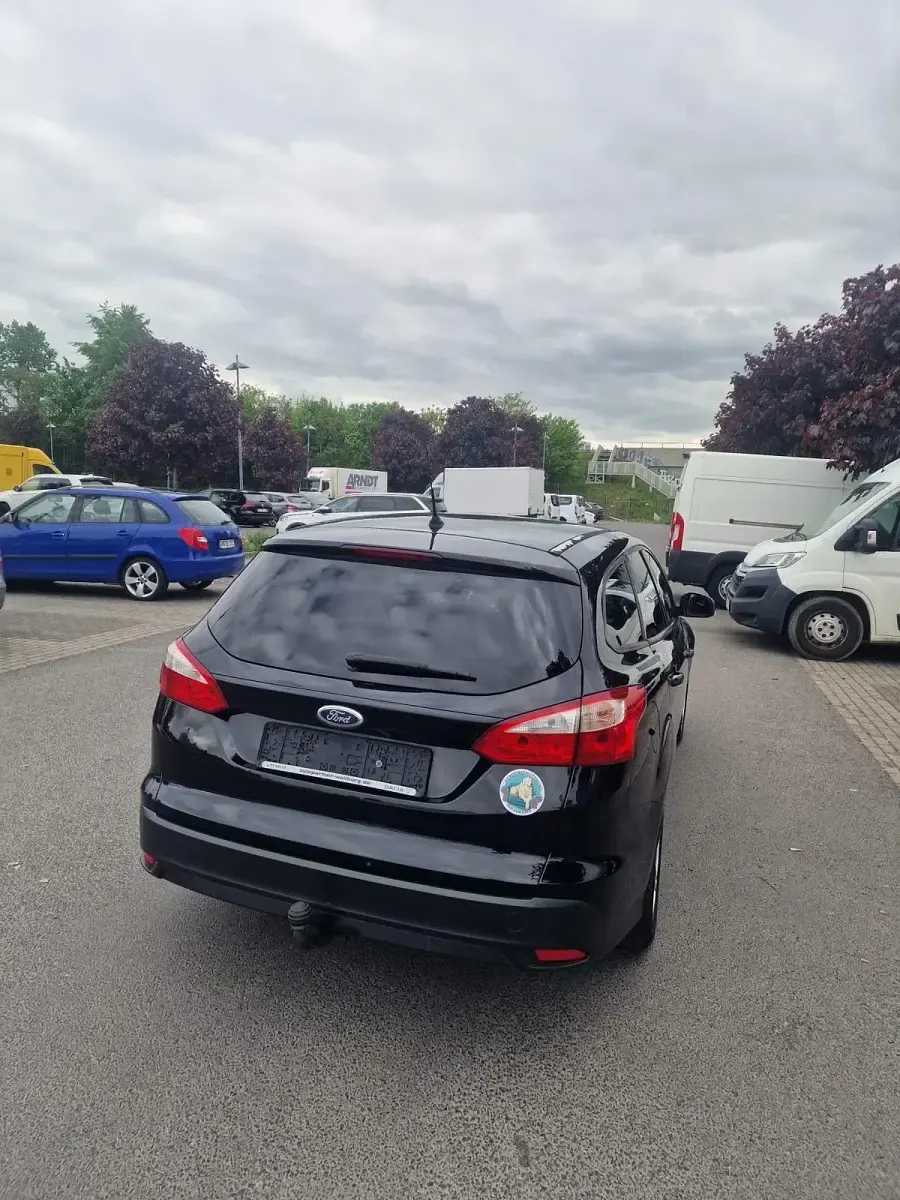 Gebraucht Ford Focus 105 PS (77 kW) 2011 Schwarz Kombi