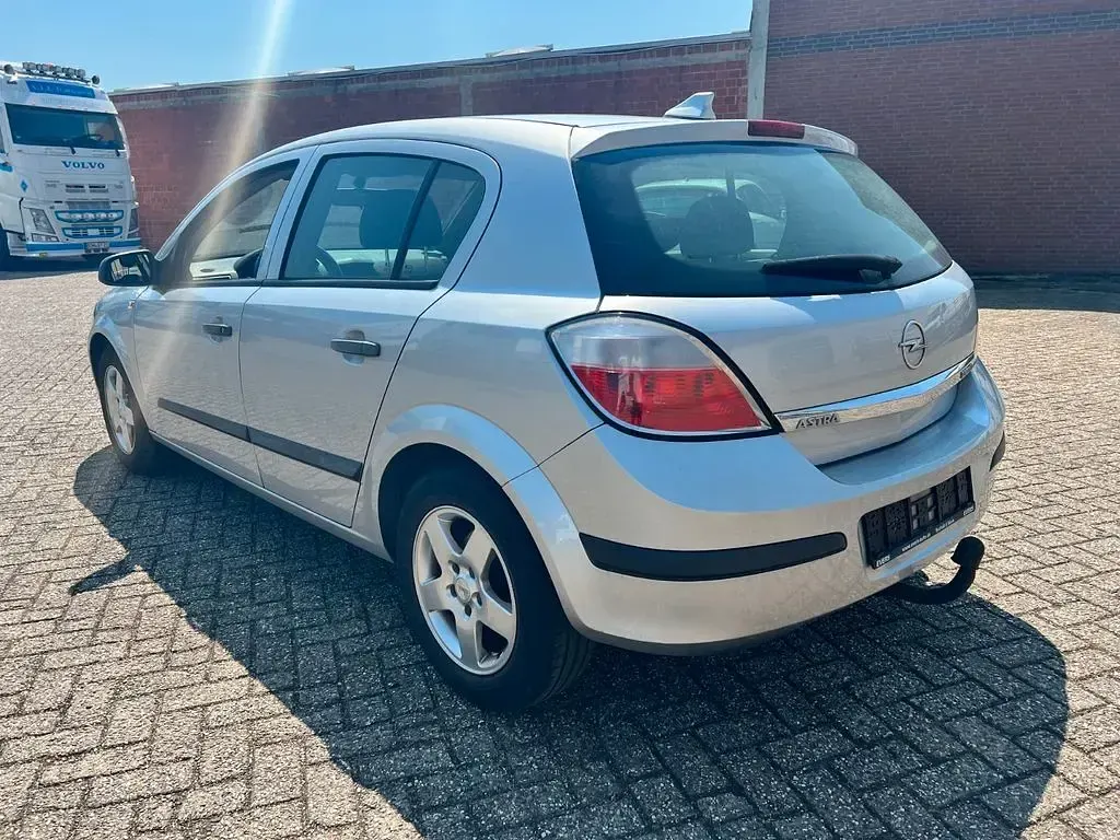 Gebraucht Opel Astra Basis 101 PS (74 kW) 2004 Silber Limousine