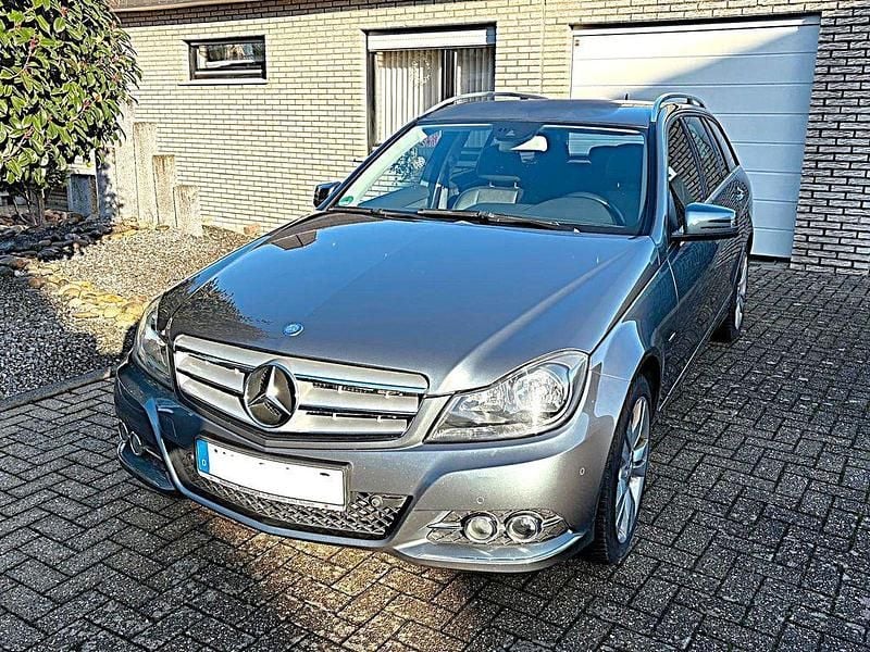 Gebraucht Mercedes C200 Avantgarde 136 PS (100 kW) 2011 Grau Kombi