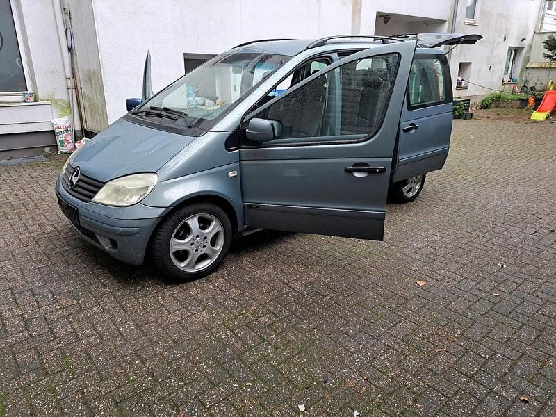 Grau Gebraucht 2004 Mercedes Vaneo Van / Kleinbus | 500 € (Superpreis) - Bild 1/4