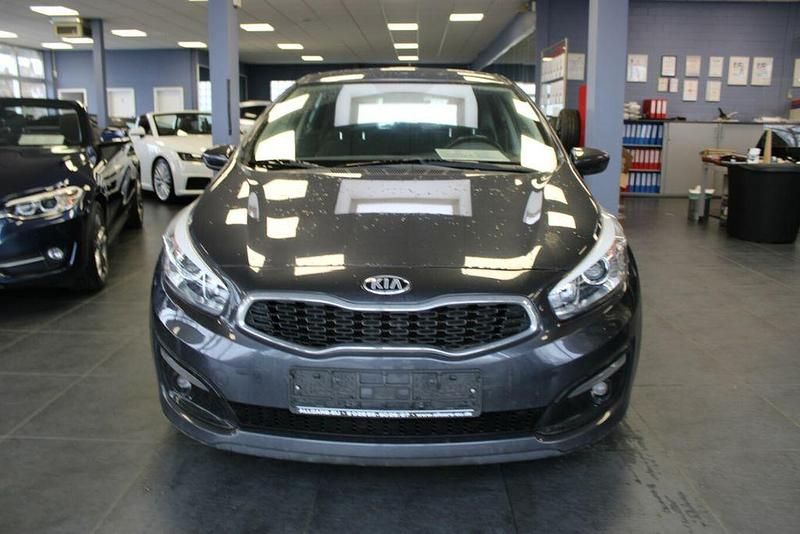 Gebraucht Kia Ceed Edition 7 99 PS (72 kW) 2018 Grau Kleinwagen