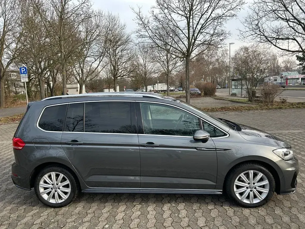 Gebraucht VW Touran Highline 150 PS (110 kW) 2018 Grau Van / Kleinbus