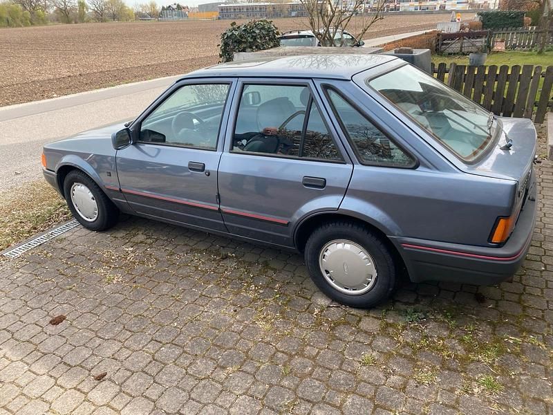 Gebraucht Ford Escort 71 PS (52 kW) 1990 Limousine