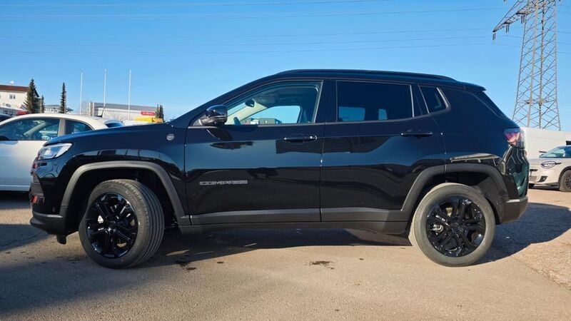 Neu Jeep Compass 131 PS (96 kW) 2025 Schwarz SUV